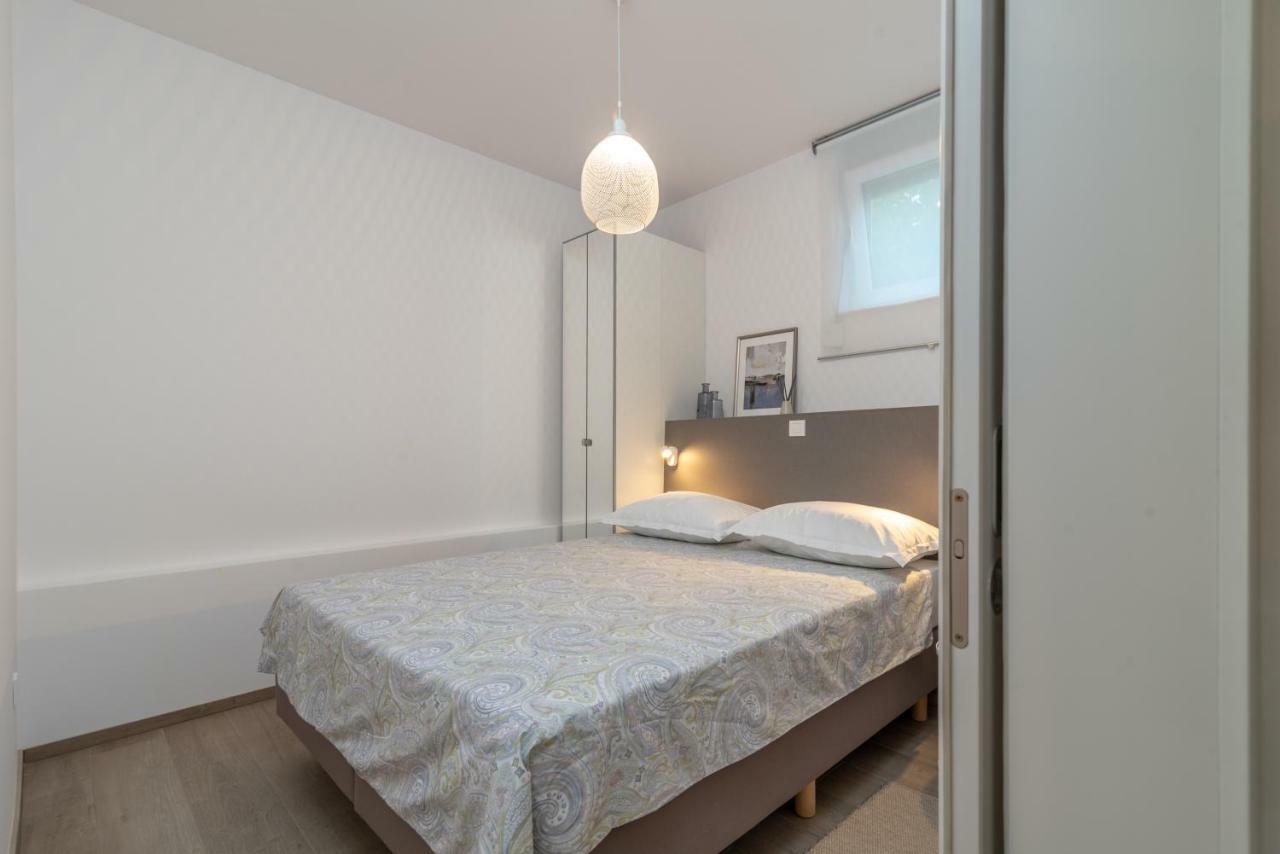 Apartments Flora トロギール エクステリア 写真