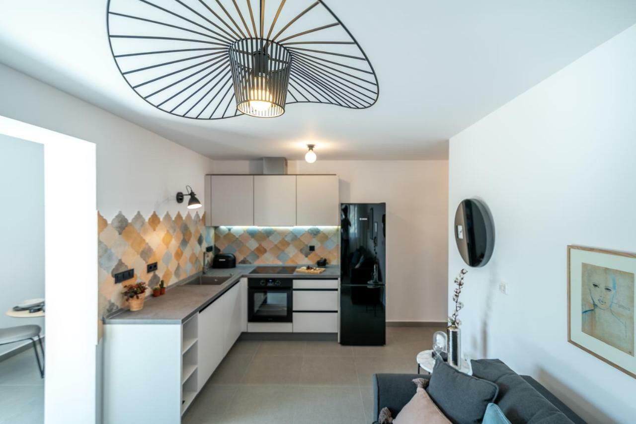 Apartments Flora トロギール エクステリア 写真