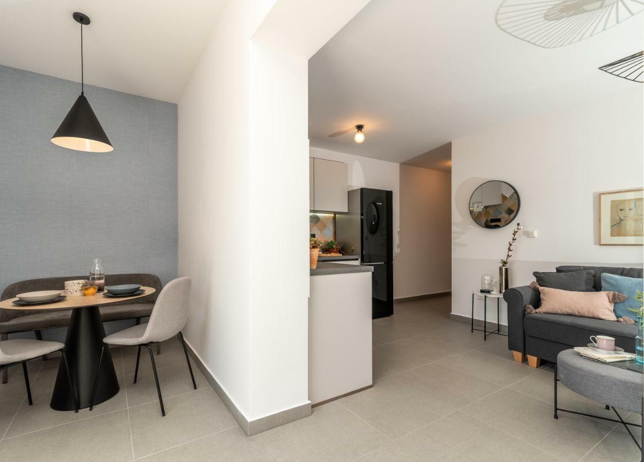 Apartments Flora トロギール エクステリア 写真