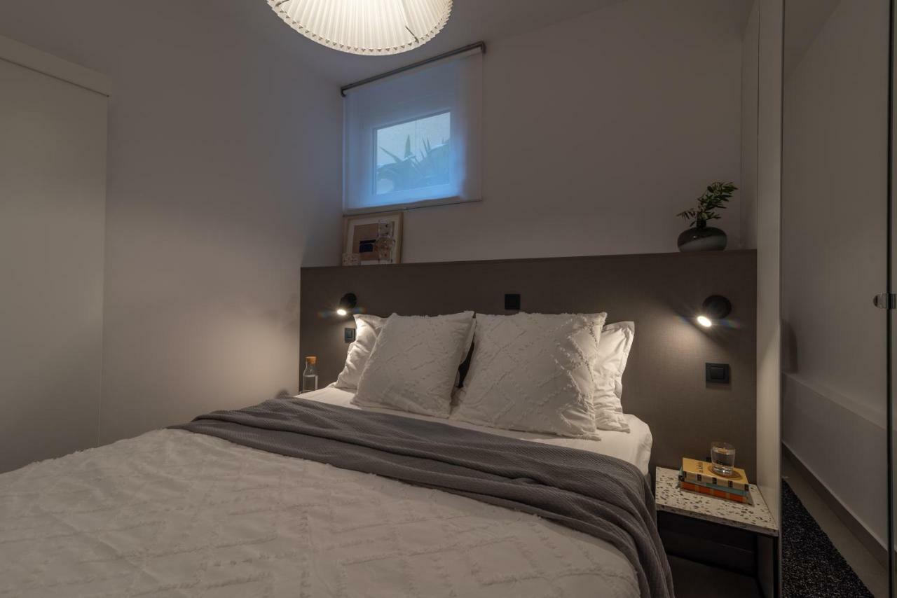 Apartments Flora トロギール エクステリア 写真