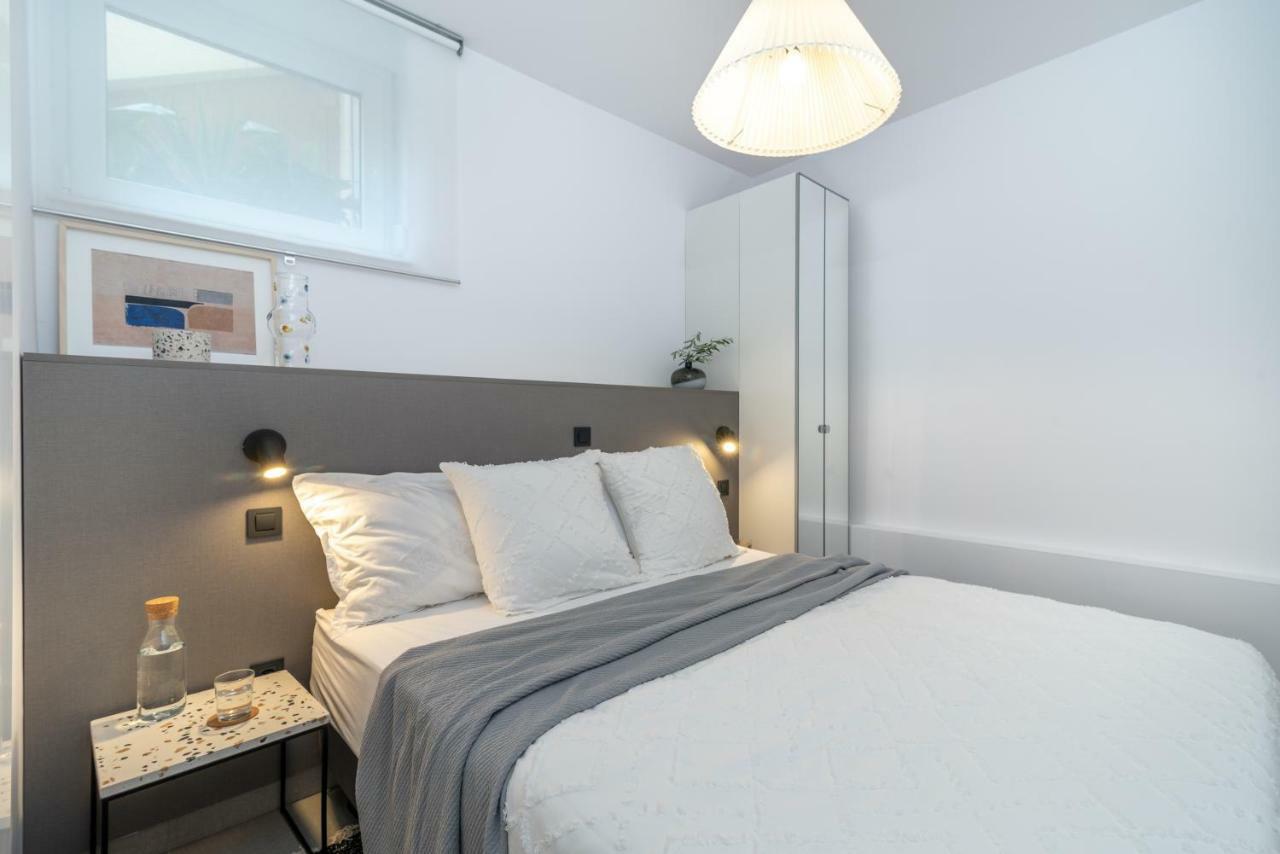 Apartments Flora トロギール エクステリア 写真