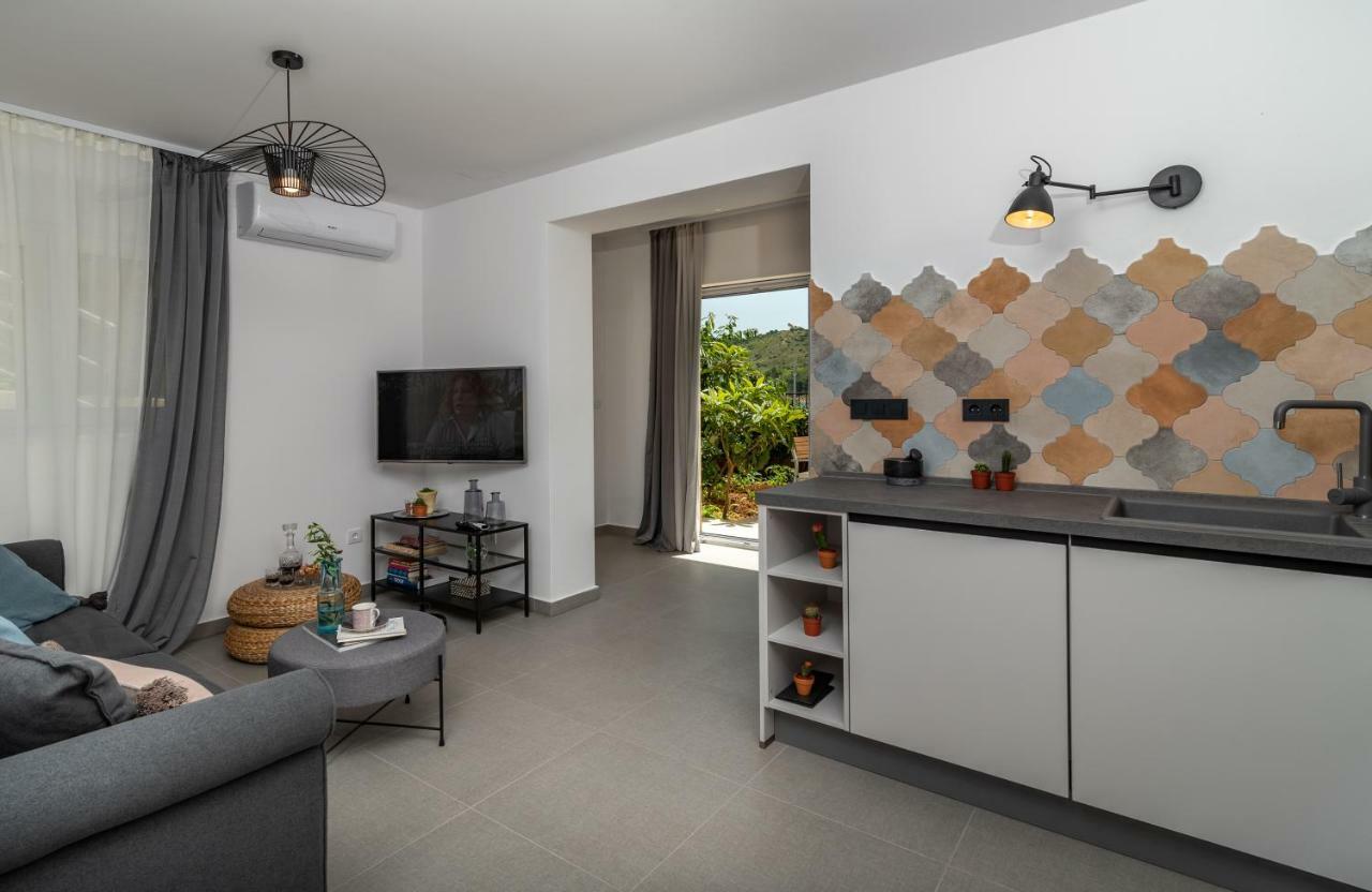 Apartments Flora トロギール エクステリア 写真