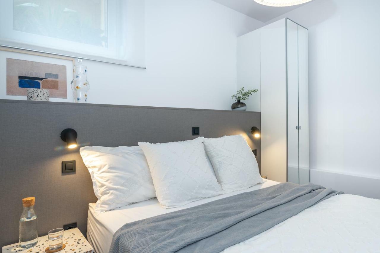 Apartments Flora トロギール エクステリア 写真