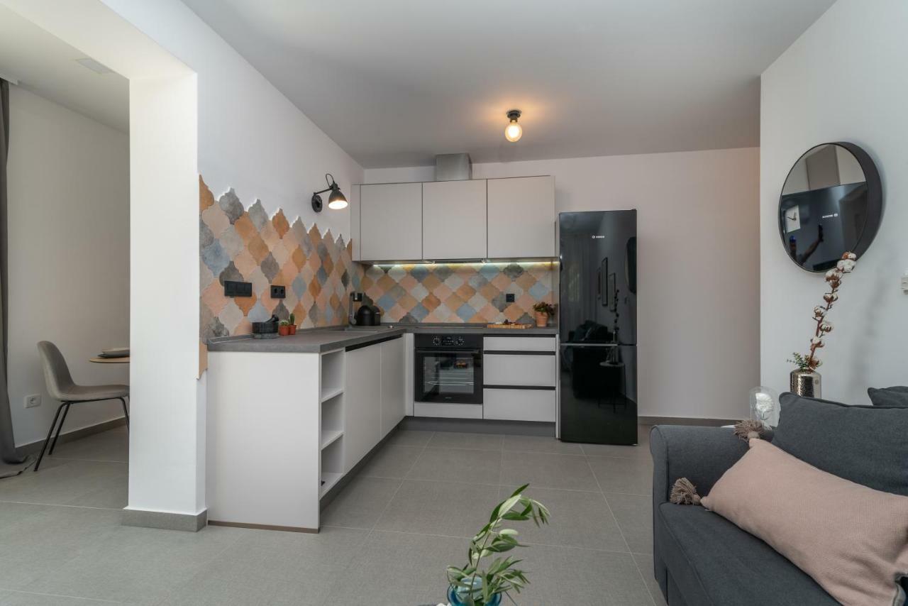 Apartments Flora トロギール エクステリア 写真