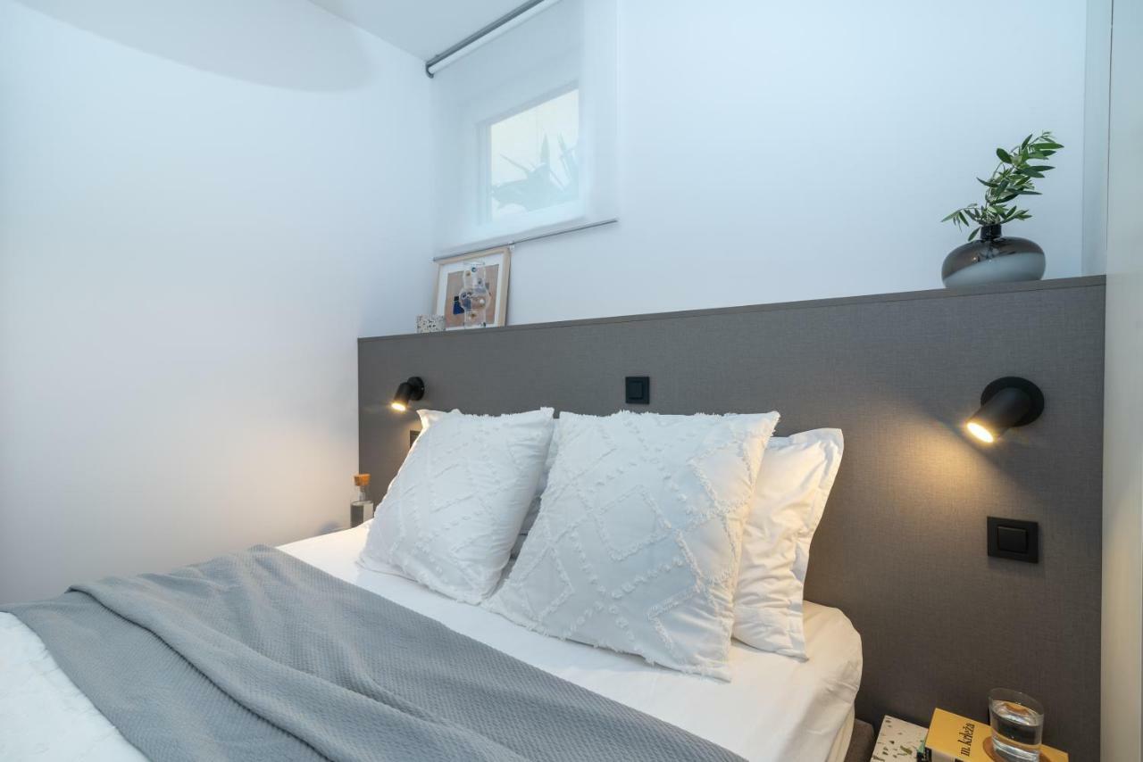Apartments Flora トロギール エクステリア 写真